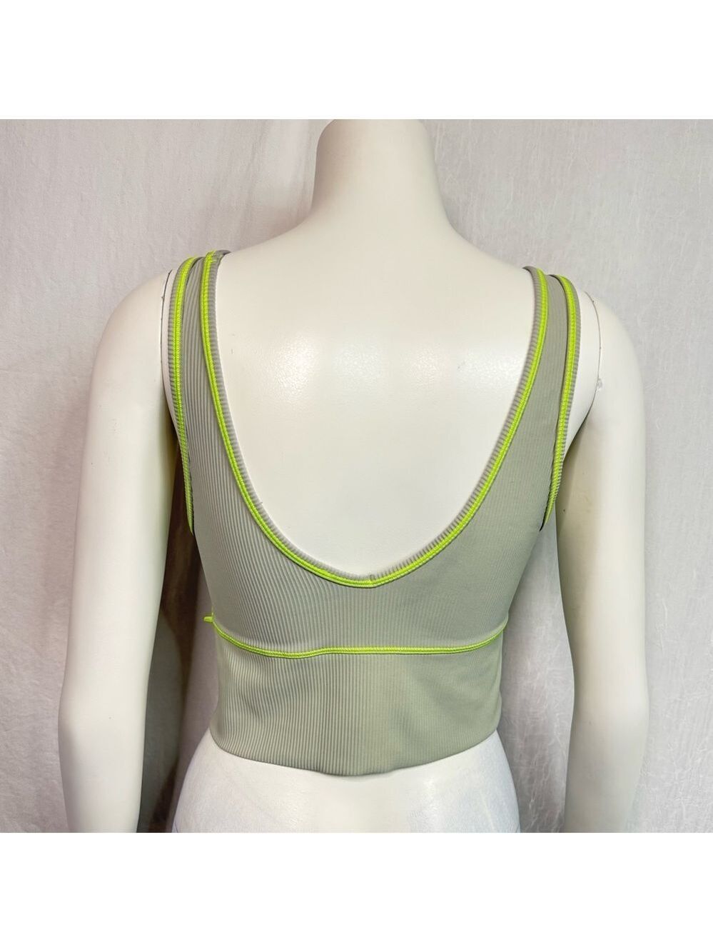 LULULEMON Power Pivot Ribbed Crop Tank - Picture 2 of 9